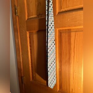 Kenneth Cole Reaction multicolor Cube design tie 100% silk